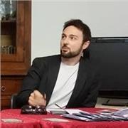 Laureato in storia dell'arte propone lezioni di storia, geografia, filosofia, storia dell'arte e italiano